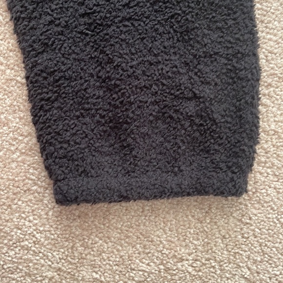 ☃️EUC☃️ - Ladies UGG fuzzy PJ Sherpa joggers black size Large - Picture 6 of 9